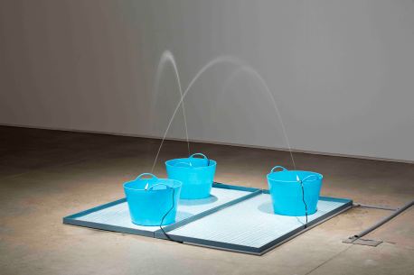 2_세 개의 분수_2014_plastic baskets, electric motor, water, ceramic tiles, iron plates_dimensions variable