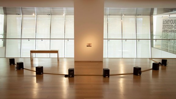 한우리_회전문 Revolving Door_2012_8-Channel sound installation_Loop