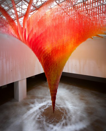 서도호_Cause &amp; Effect_스텐파이프, 아크릴, 스텐와이어_1158×868.5×800cm_2009_1