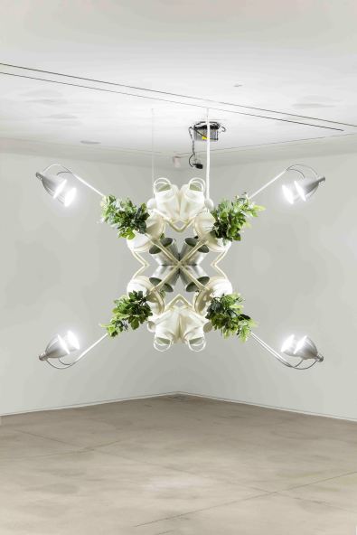 박천욱_주체롭게 자라다 2 Grow Autonomously 2_2017_Flowerpot, artificial plants, water aperture, chair, light_170 x 150 x 90 cm (4).jpg