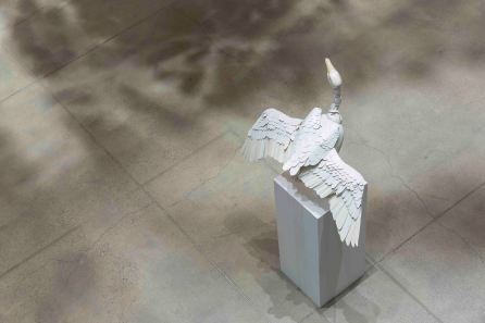 서정빈_10가지 이상의 포즈가 가능한 거위 조각 Goose sculpture available with more than 10 poses_2009_Resin 130 x 40 x 30 cm(2).jpg