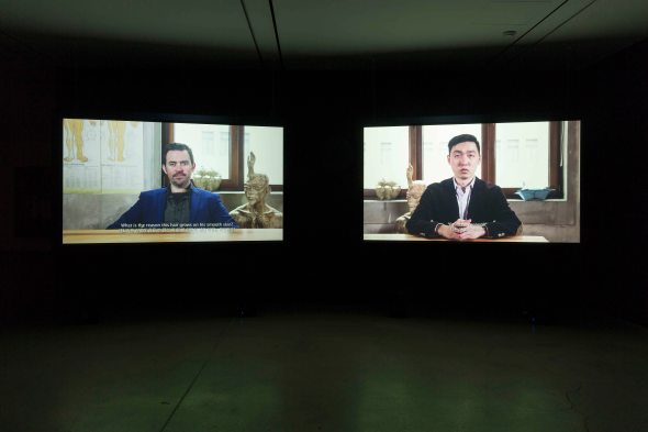 이소영_털없는 이들의 나라 A Nation of the Hairless_2017_2 channel HD video, color, sound_6 min 25 sec_전시장전경컷1.jpg