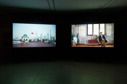 이소영_털없는 이들의 나라 A Nation of the Hairless_2017_2 channel HD video, color, sound_6 min 25 sec_전시장전경컷4.jpg